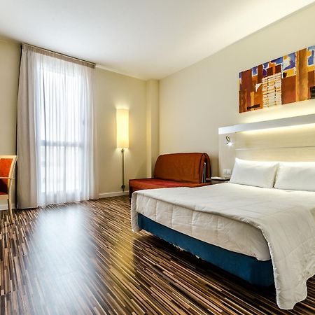 Hotel YIT Ciudad De Zaragoza Buitenkant foto