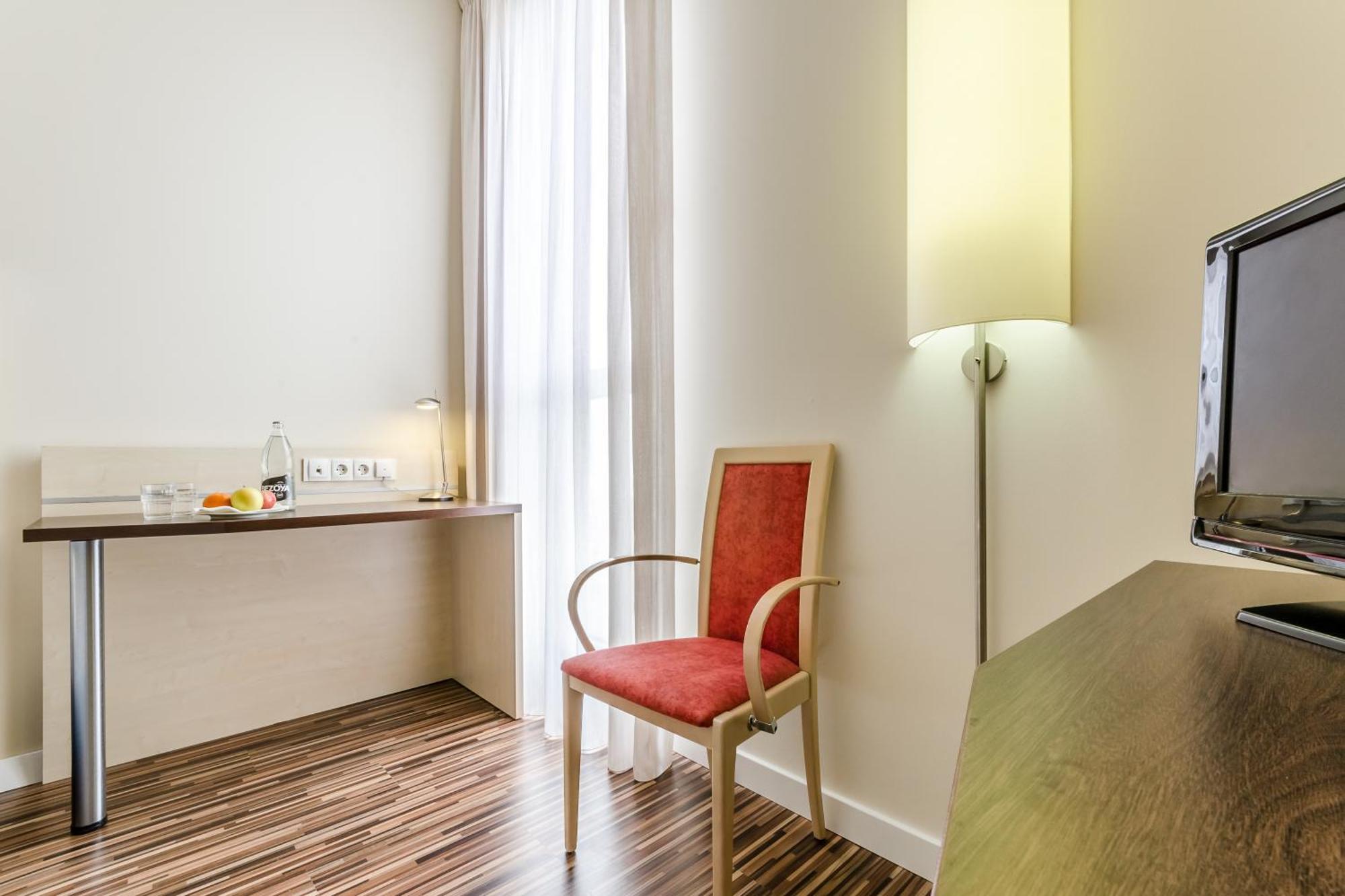 Hotel YIT Ciudad De Zaragoza Buitenkant foto