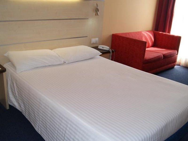 Hotel YIT Ciudad De Zaragoza Buitenkant foto