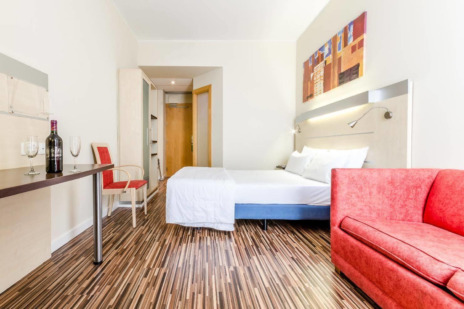 Hotel YIT Ciudad De Zaragoza Buitenkant foto