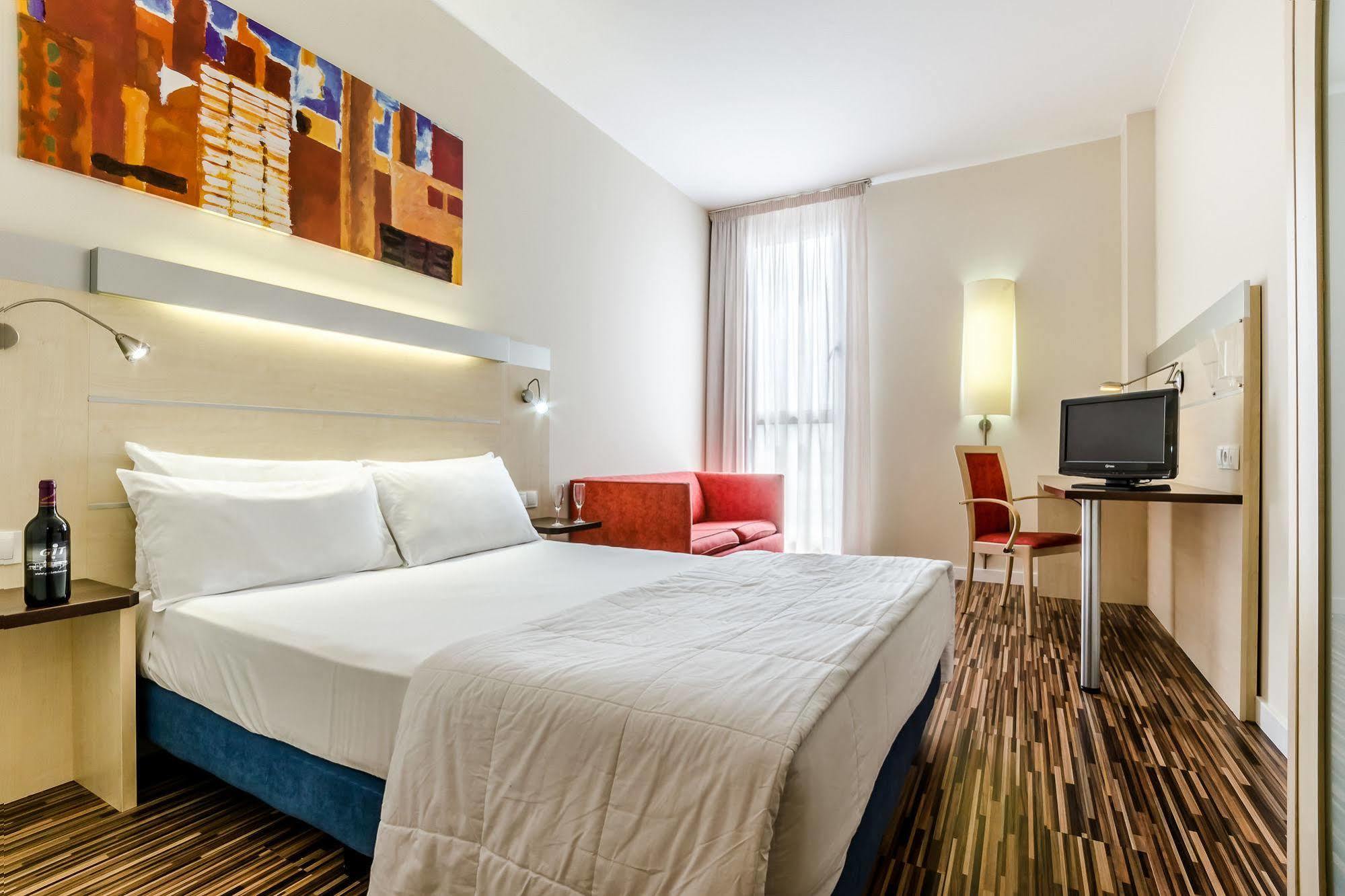 Hotel YIT Ciudad De Zaragoza Buitenkant foto
